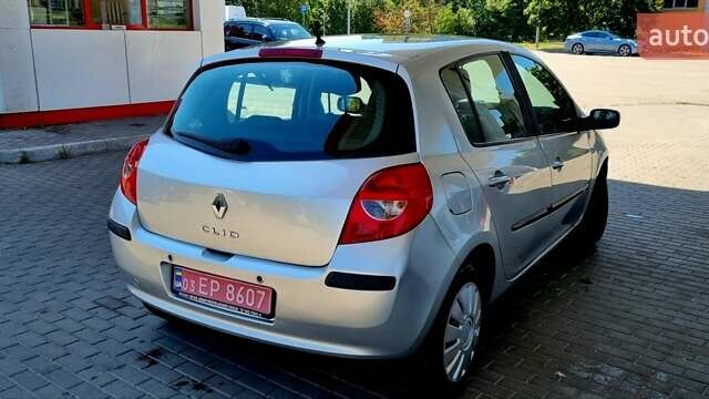 Серый Рено Клио, объемом двигателя 1.6 л и пробегом 179 тыс. км за 6550 $, фото 2 на Automoto.ua