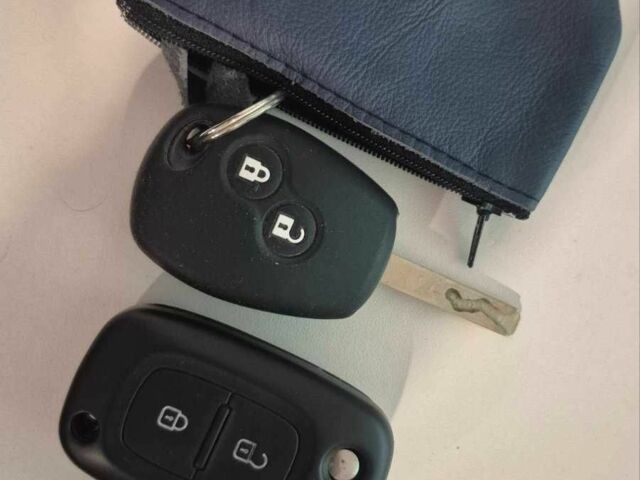 Сірий Рено Кліо, об'ємом двигуна 1.1 л та пробігом 166 тис. км за 3900 $, фото 17 на Automoto.ua