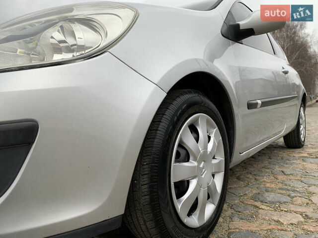 Сірий Рено Кліо, об'ємом двигуна 1.15 л та пробігом 300 тис. км за 3850 $, фото 12 на Automoto.ua