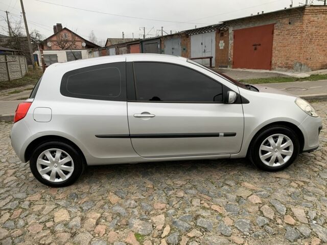 Сірий Рено Кліо, об'ємом двигуна 1.1 л та пробігом 300 тис. км за 3850 $, фото 7 на Automoto.ua