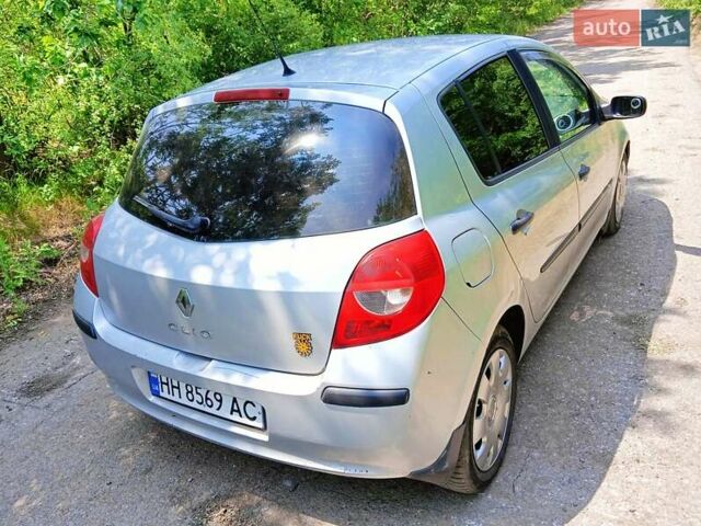 Сірий Рено Кліо, об'ємом двигуна 1.4 л та пробігом 250 тис. км за 3950 $, фото 6 на Automoto.ua