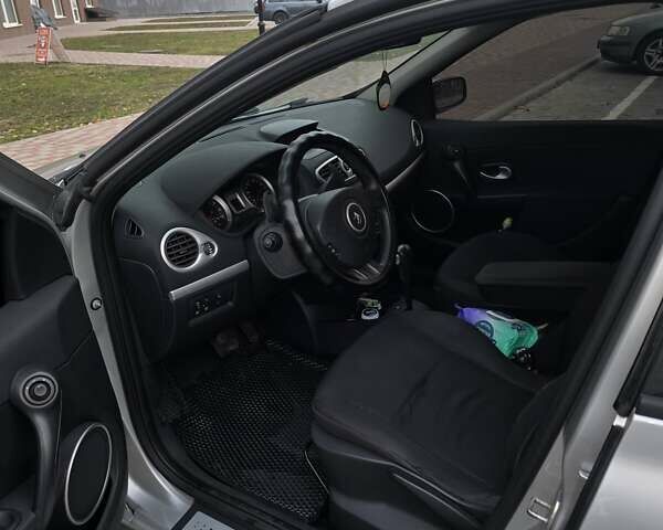 Серый Рено Клио, объемом двигателя 1.6 л и пробегом 201 тыс. км за 6400 $, фото 6 на Automoto.ua