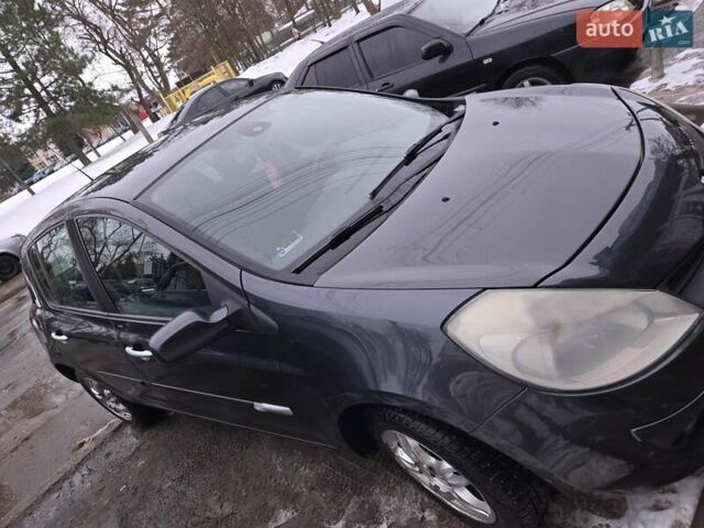 Серый Рено Клио, объемом двигателя 1.5 л и пробегом 284 тыс. км за 4100 $, фото 3 на Automoto.ua