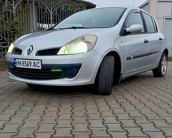 Сірий Рено Кліо, об'ємом двигуна 1.39 л та пробігом 265 тис. км за 3555 $, фото 1 на Automoto.ua