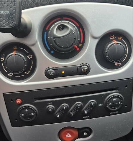 Сірий Рено Кліо, об'ємом двигуна 1.15 л та пробігом 166 тис. км за 3900 $, фото 16 на Automoto.ua