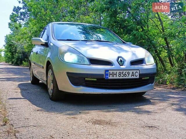 Сірий Рено Кліо, об'ємом двигуна 1.4 л та пробігом 250 тис. км за 3950 $, фото 3 на Automoto.ua