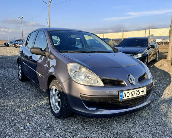 Серый Рено Клио, объемом двигателя 1.15 л и пробегом 130 тыс. км за 5100 $, фото 2 на Automoto.ua