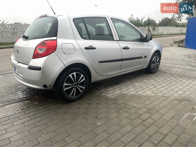 Сірий Рено Кліо, об'ємом двигуна 1.15 л та пробігом 31 тис. км за 3500 $, фото 6 на Automoto.ua