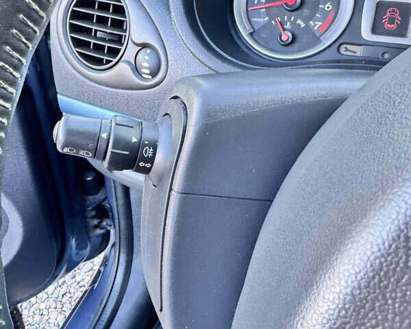 Серый Рено Клио, объемом двигателя 1.15 л и пробегом 130 тыс. км за 5100 $, фото 12 на Automoto.ua