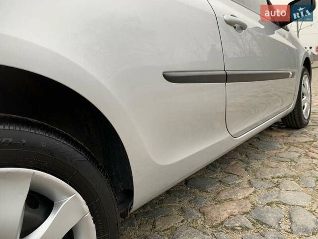 Сірий Рено Кліо, об'ємом двигуна 1.15 л та пробігом 300 тис. км за 3850 $, фото 14 на Automoto.ua