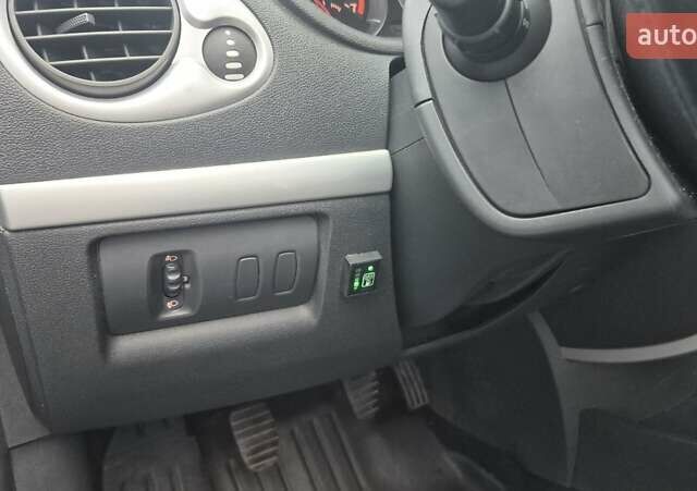 Сірий Рено Кліо, об'ємом двигуна 1.15 л та пробігом 166 тис. км за 3900 $, фото 9 на Automoto.ua