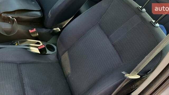 Сірий Рено Кліо, об'ємом двигуна 1.6 л та пробігом 178 тис. км за 6400 $, фото 9 на Automoto.ua