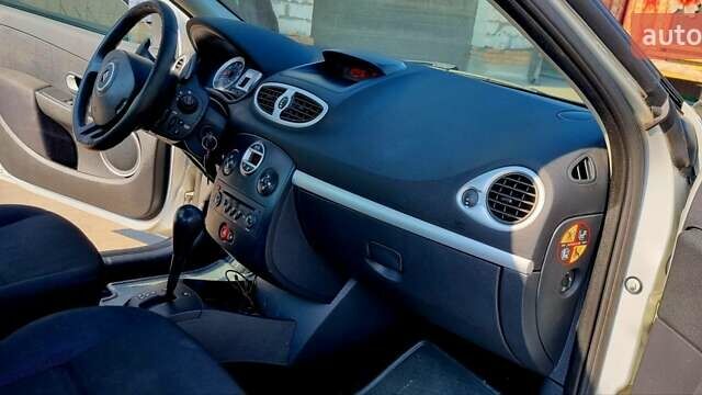Сірий Рено Кліо, об'ємом двигуна 1.6 л та пробігом 178 тис. км за 6400 $, фото 11 на Automoto.ua
