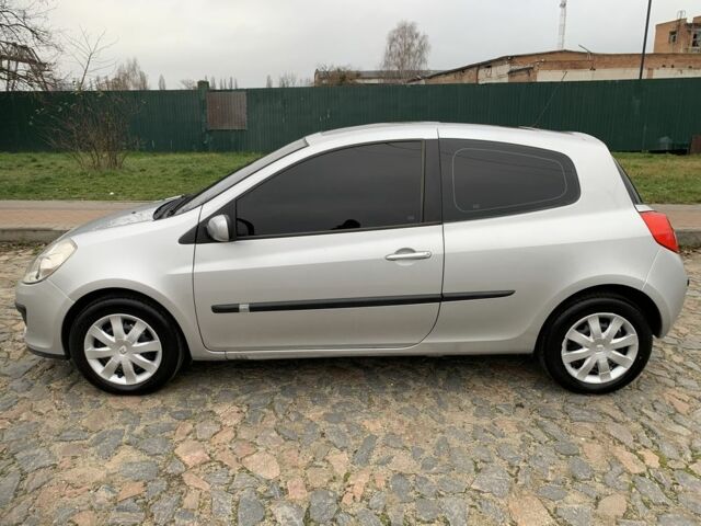 Сірий Рено Кліо, об'ємом двигуна 1.1 л та пробігом 300 тис. км за 3850 $, фото 3 на Automoto.ua