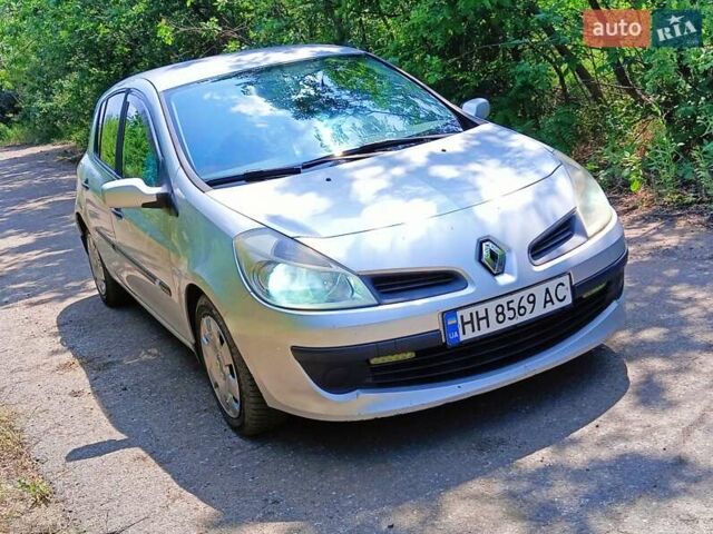 Сірий Рено Кліо, об'ємом двигуна 1.4 л та пробігом 250 тис. км за 3950 $, фото 1 на Automoto.ua