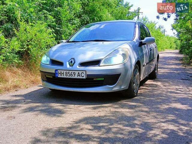 Сірий Рено Кліо, об'ємом двигуна 1.4 л та пробігом 250 тис. км за 3950 $, фото 4 на Automoto.ua