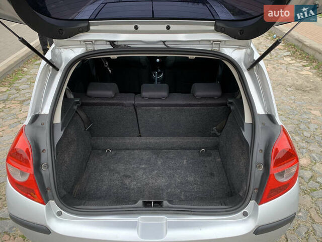 Сірий Рено Кліо, об'ємом двигуна 1.15 л та пробігом 300 тис. км за 3850 $, фото 24 на Automoto.ua