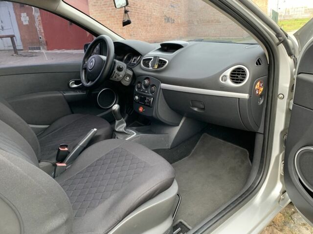 Сірий Рено Кліо, об'ємом двигуна 1.1 л та пробігом 300 тис. км за 3850 $, фото 15 на Automoto.ua