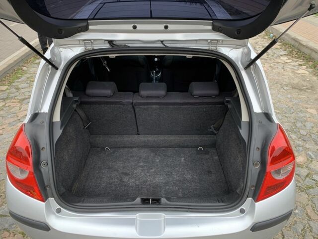 Сірий Рено Кліо, об'ємом двигуна 1.1 л та пробігом 300 тис. км за 3850 $, фото 23 на Automoto.ua