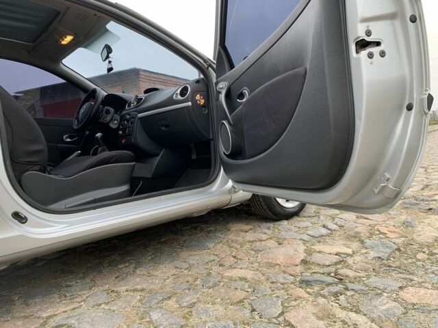 Сірий Рено Кліо, об'ємом двигуна 1.1 л та пробігом 300 тис. км за 3850 $, фото 16 на Automoto.ua