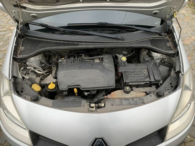 Сірий Рено Кліо, об'ємом двигуна 1.1 л та пробігом 300 тис. км за 3850 $, фото 22 на Automoto.ua