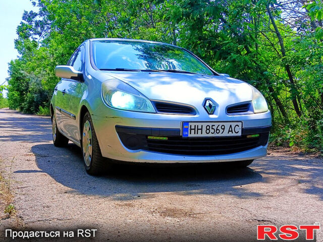 Серый Рено Клио, объемом двигателя 1.4 л и пробегом 250 тыс. км за 3999 $, фото 5 на Automoto.ua