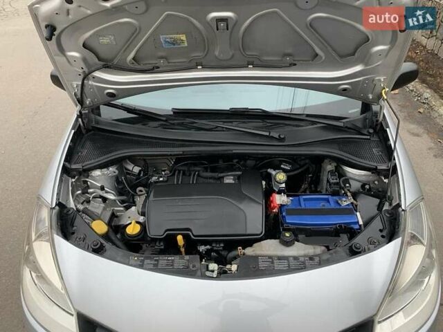 Серый Рено Клио, объемом двигателя 1.1 л и пробегом 180 тыс. км за 4900 $, фото 7 на Automoto.ua