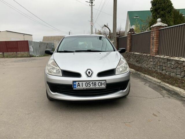 Серый Рено Клио, объемом двигателя 1.1 л и пробегом 180 тыс. км за 4900 $, фото 1 на Automoto.ua