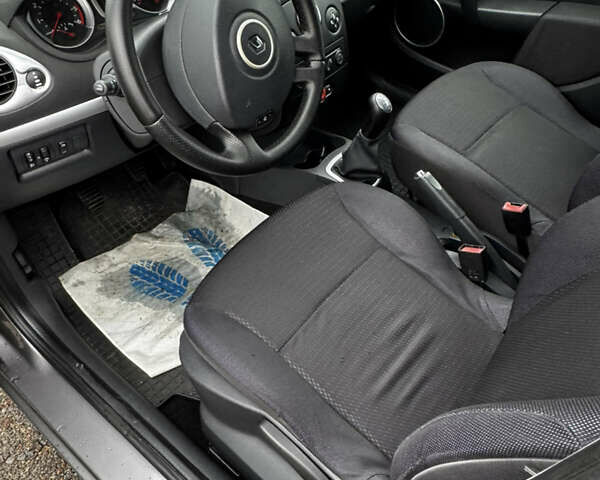 Серый Рено Клио, объемом двигателя 1.46 л и пробегом 249 тыс. км за 5900 $, фото 10 на Automoto.ua