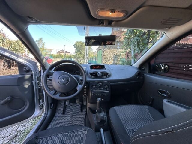Сірий Рено Кліо, об'ємом двигуна 1.5 л та пробігом 322 тис. км за 5500 $, фото 13 на Automoto.ua