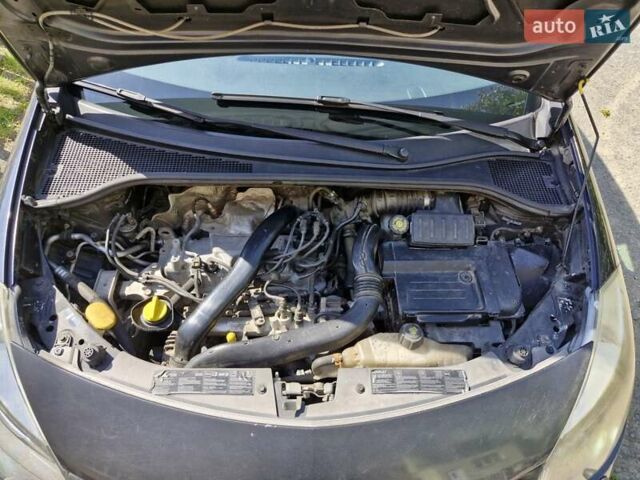 Сірий Рено Кліо, об'ємом двигуна 1.2 л та пробігом 175 тис. км за 5500 $, фото 24 на Automoto.ua