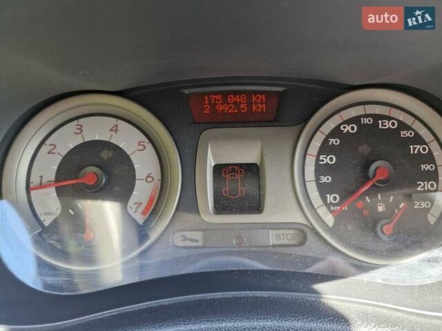 Сірий Рено Кліо, об'ємом двигуна 1.2 л та пробігом 175 тис. км за 5500 $, фото 25 на Automoto.ua