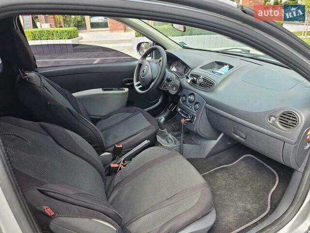 Сірий Рено Кліо, об'ємом двигуна 1.2 л та пробігом 193 тис. км за 5000 $, фото 1 на Automoto.ua