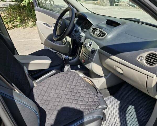 Сірий Рено Кліо, об'ємом двигуна 1.2 л та пробігом 175 тис. км за 5500 $, фото 10 на Automoto.ua