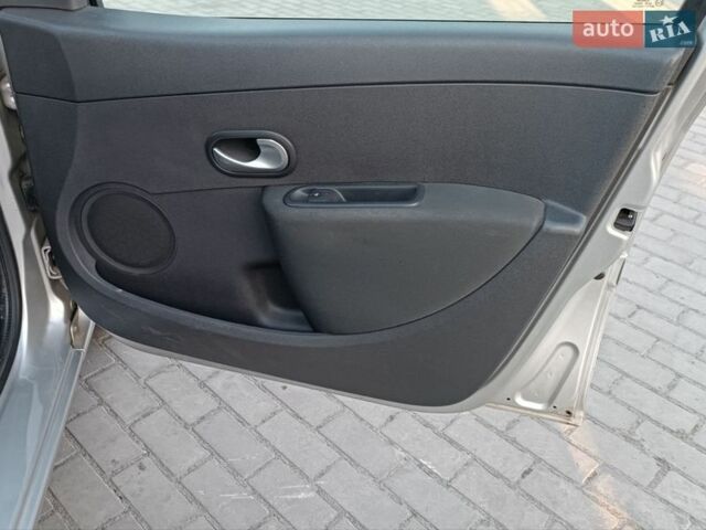 Сірий Рено Кліо, об'ємом двигуна 1.5 л та пробігом 216 тис. км за 4350 $, фото 45 на Automoto.ua