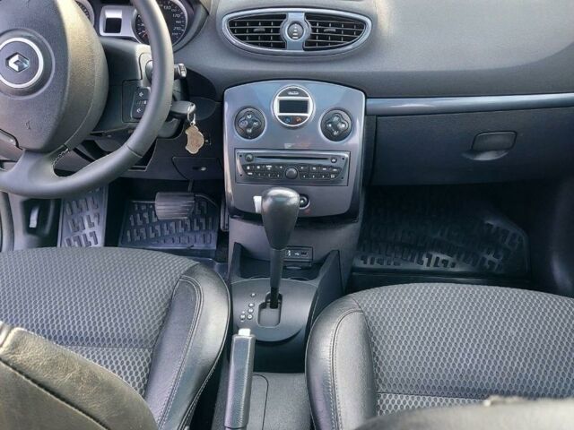 Сірий Рено Кліо, об'ємом двигуна 1.6 л та пробігом 176 тис. км за 7200 $, фото 4 на Automoto.ua