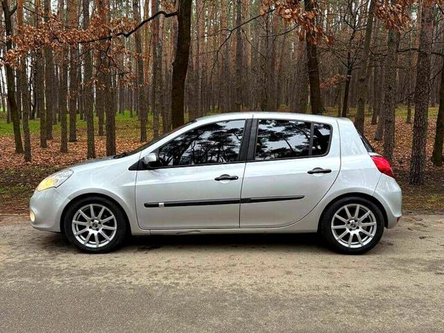 Серый Рено Клио, объемом двигателя 1.5 л и пробегом 284 тыс. км за 5000 $, фото 4 на Automoto.ua