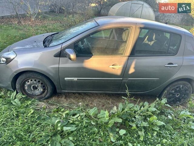 Серый Рено Клио, объемом двигателя 1.1 л и пробегом 198 тыс. км за 4300 $, фото 4 на Automoto.ua