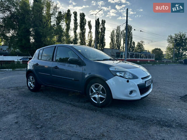 Серый Рено Клио, объемом двигателя 1.5 л и пробегом 150 тыс. км за 4600 $, фото 1 на Automoto.ua
