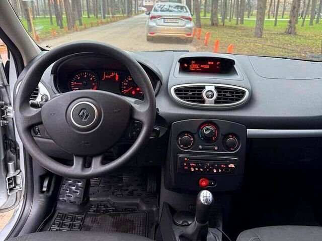 Серый Рено Клио, объемом двигателя 1.5 л и пробегом 284 тыс. км за 5000 $, фото 9 на Automoto.ua