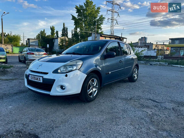 Серый Рено Клио, объемом двигателя 1.5 л и пробегом 150 тыс. км за 4600 $, фото 9 на Automoto.ua