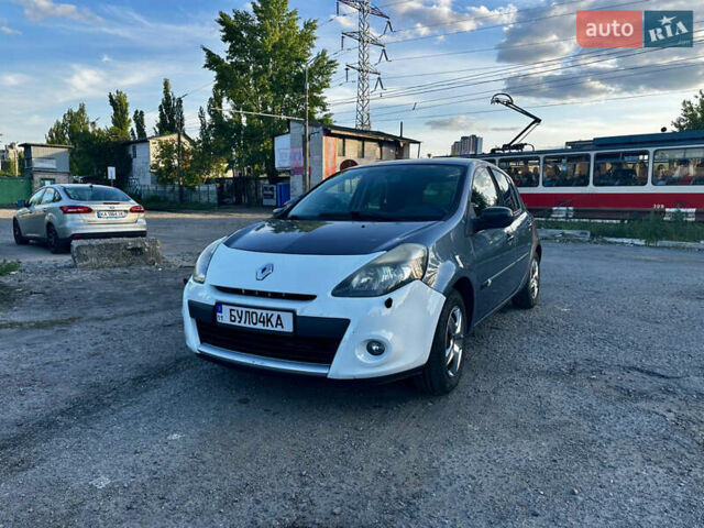 Серый Рено Клио, объемом двигателя 1.5 л и пробегом 150 тыс. км за 4600 $, фото 3 на Automoto.ua