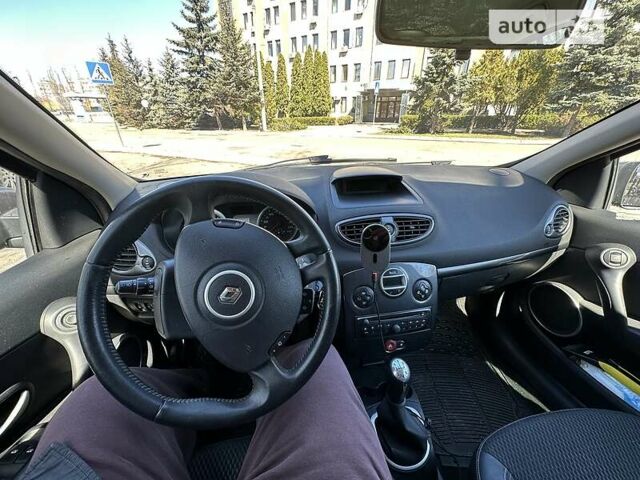 Сірий Рено Кліо, об'ємом двигуна 1.5 л та пробігом 218 тис. км за 4900 $, фото 8 на Automoto.ua