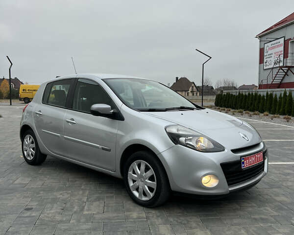 Серый Рено Клио, объемом двигателя 1.6 л и пробегом 143 тыс. км за 8500 $, фото 5 на Automoto.ua