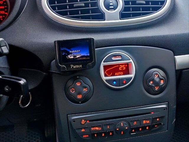 Серый Рено Клио, объемом двигателя 1.5 л и пробегом 279 тыс. км за 5200 $, фото 7 на Automoto.ua