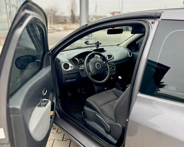 Сірий Рено Кліо, об'ємом двигуна 1.46 л та пробігом 237 тис. км за 4999 $, фото 7 на Automoto.ua