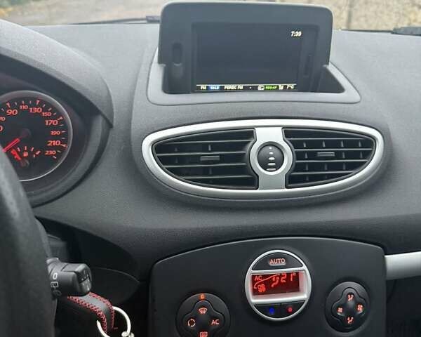 Сірий Рено Кліо, об'ємом двигуна 1.5 л та пробігом 233 тис. км за 4555 $, фото 2 на Automoto.ua