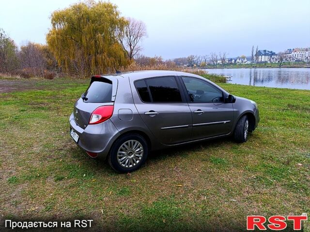 Серый Рено Клио, объемом двигателя 1.5 л и пробегом 279 тыс. км за 5200 $, фото 4 на Automoto.ua