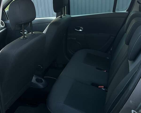 Сірий Рено Кліо, об'ємом двигуна 1.46 л та пробігом 265 тис. км за 5600 $, фото 4 на Automoto.ua