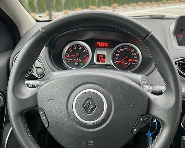 Серый Рено Клио, объемом двигателя 1.6 л и пробегом 143 тыс. км за 8500 $, фото 8 на Automoto.ua